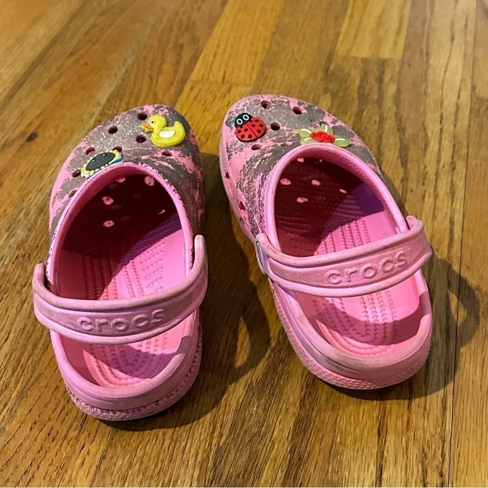 Crocs Kids Pink Clogs with Fun Charms J2 Glitter crocs